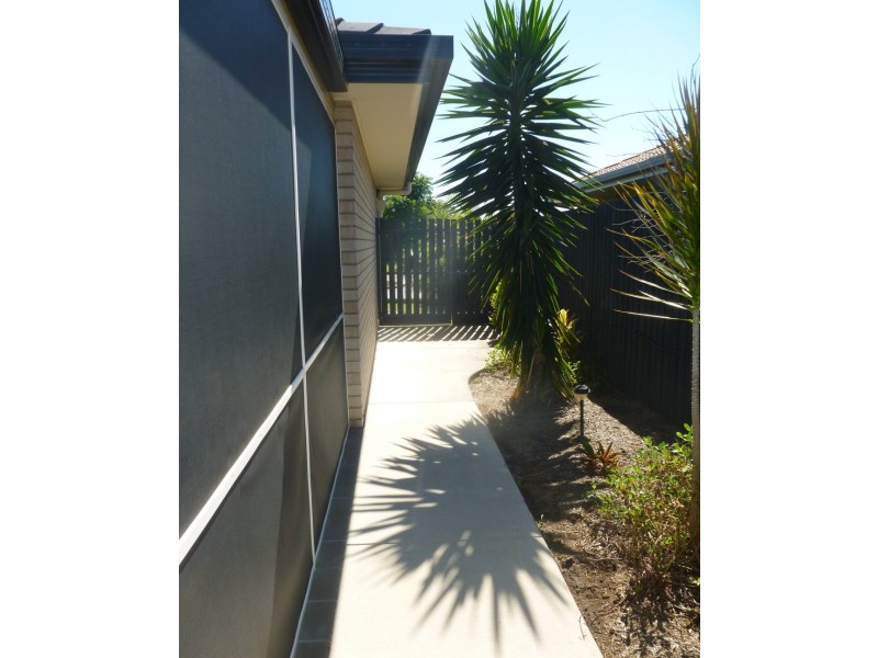 94 Wattle St, Point Vernon QLD 4655
