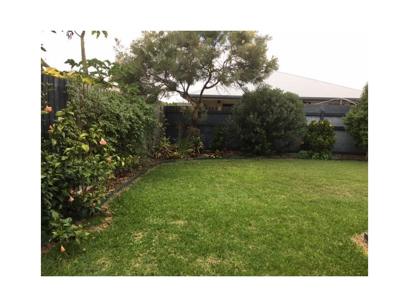 94 Wattle St, Point Vernon QLD 4655