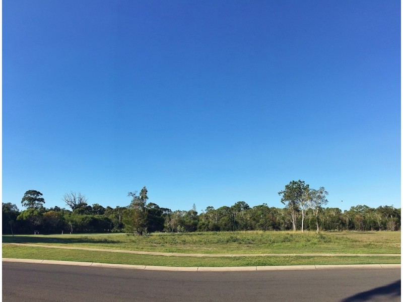 15 Southern Cross Circuit, Urangan QLD 4655