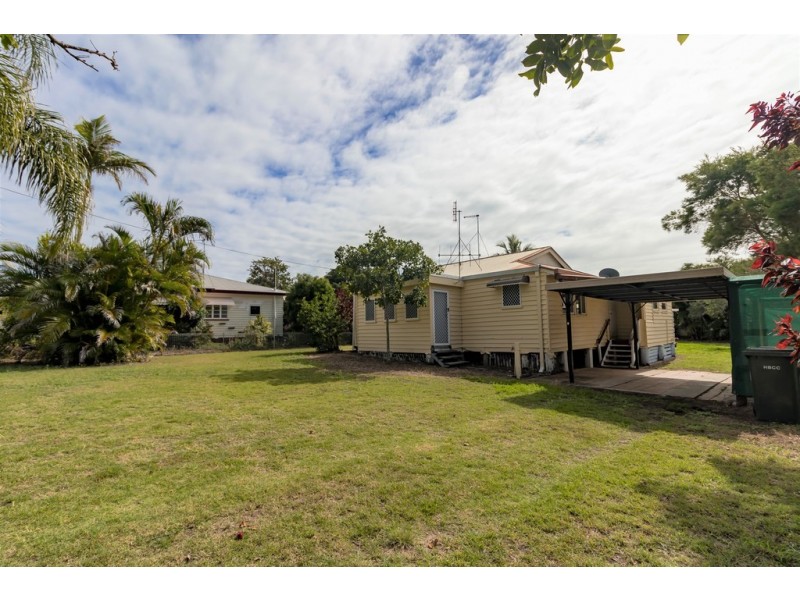 6 Hibiscus, Urangan QLD 4655