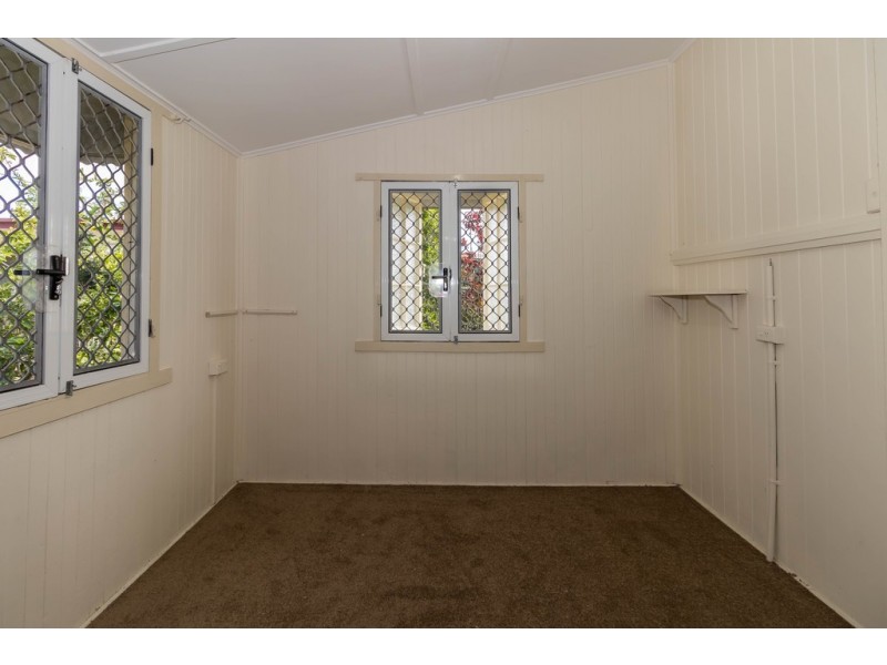 6 Hibiscus, Urangan QLD 4655