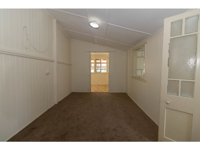 6 Hibiscus, Urangan QLD 4655