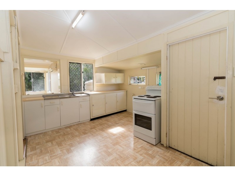 6 Hibiscus, Urangan QLD 4655