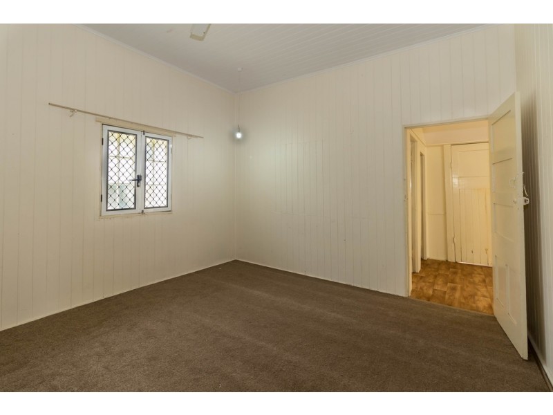 6 Hibiscus, Urangan QLD 4655