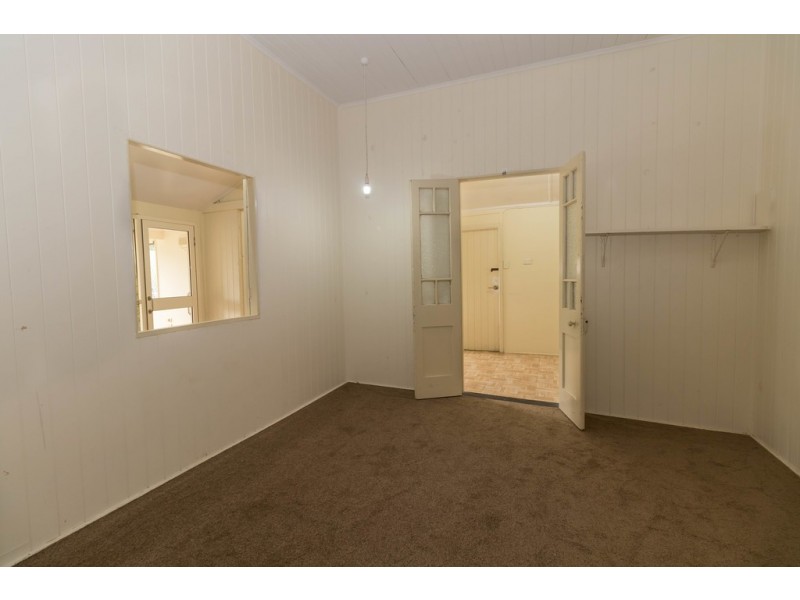 6 Hibiscus, Urangan QLD 4655