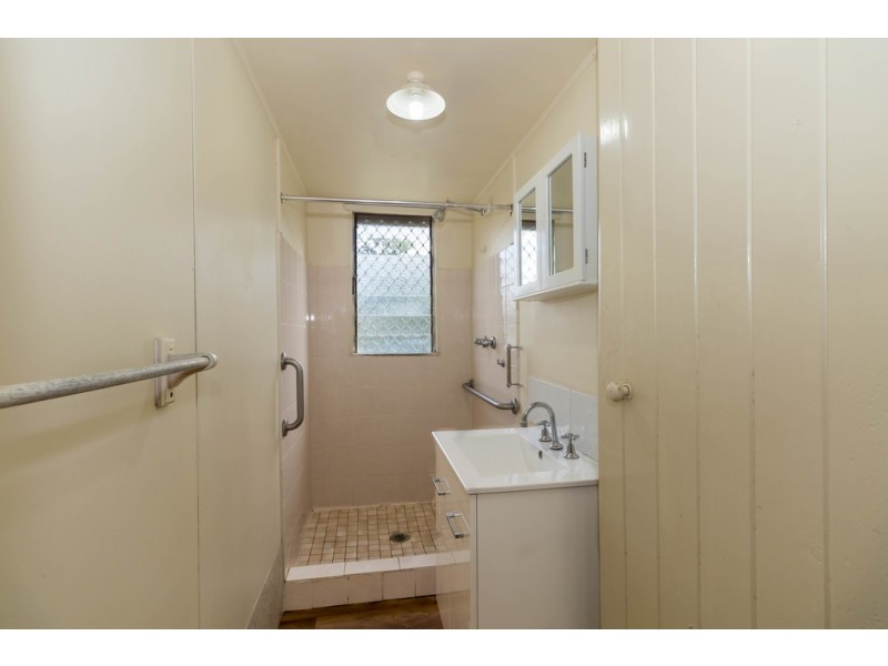 6 Hibiscus, Urangan QLD 4655