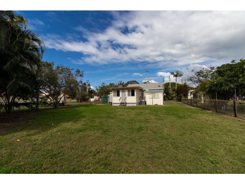 6 Hibiscus, Urangan QLD 4655