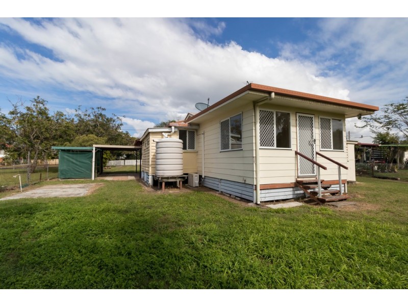 6 Hibiscus, Urangan QLD 4655