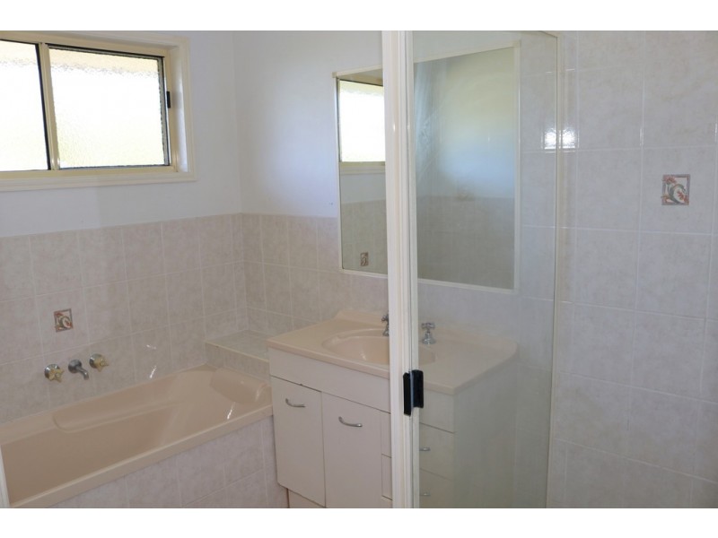 4 Burnett Court, Eli Waters QLD 4655