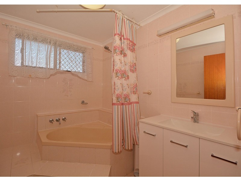 33 Honiton Street, Torquay QLD 4655