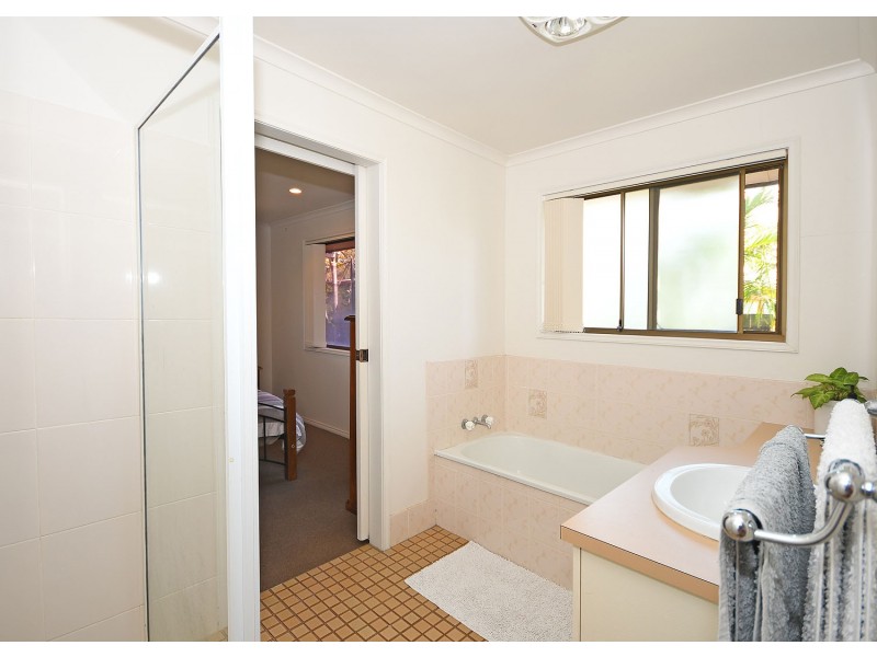11 Granada Court, Point Vernon QLD 4655