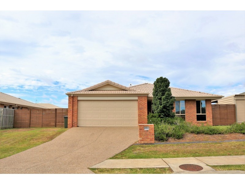 17 Santa Maria, Eli Waters QLD 4655