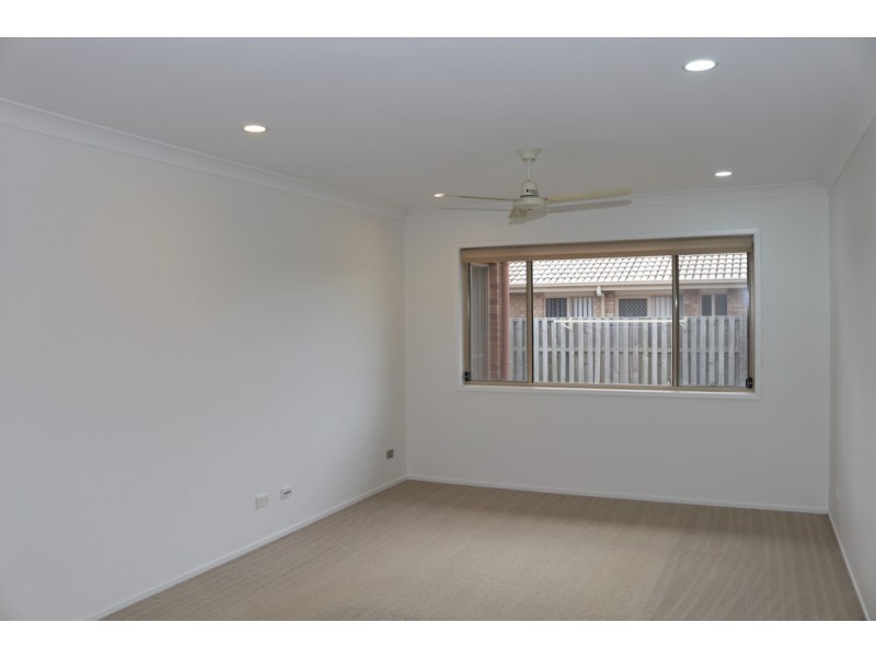 17 Santa Maria, Eli Waters QLD 4655