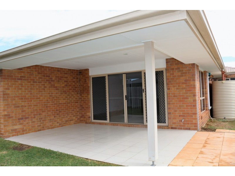17 Santa Maria, Eli Waters QLD 4655