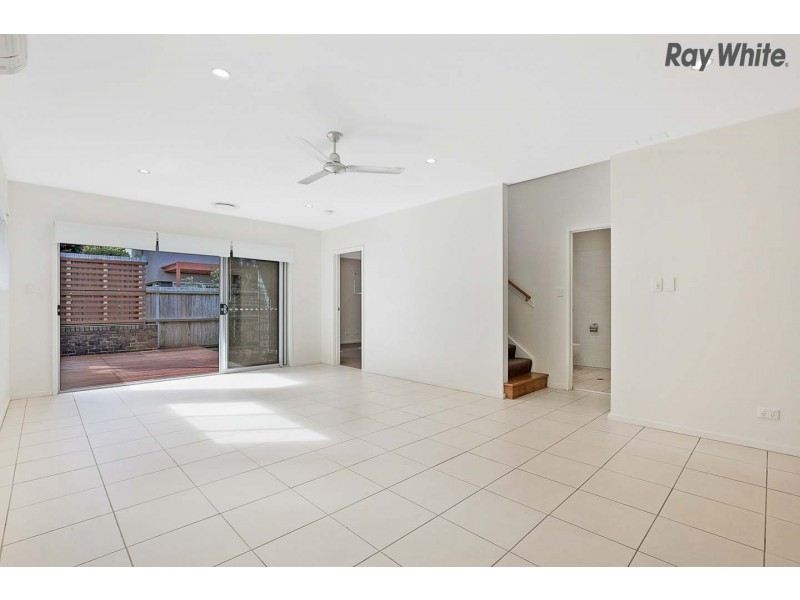 17/80 Moolyyir Street, Urangan QLD 4655