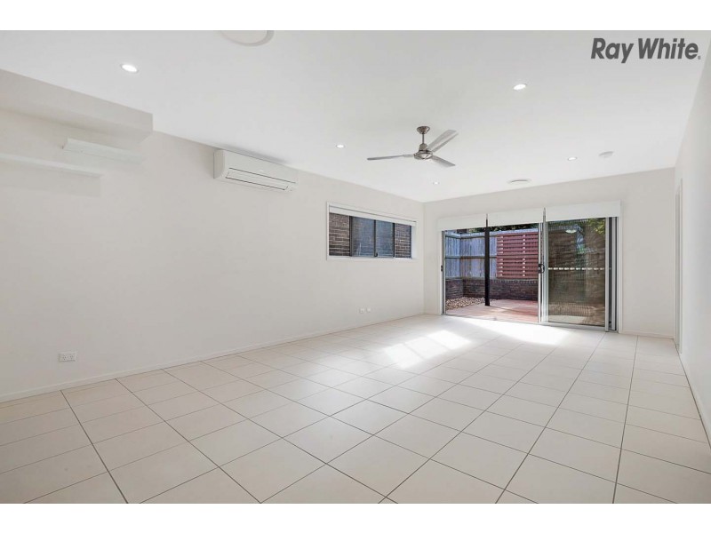 17/80 Moolyyir Street, Urangan QLD 4655