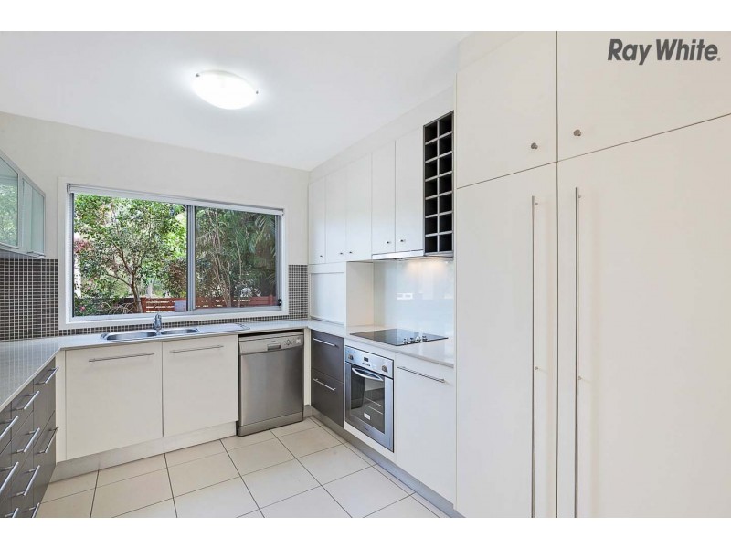 17/80 Moolyyir Street, Urangan QLD 4655