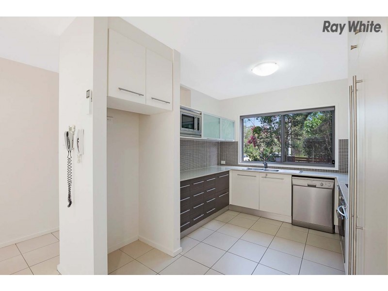 17/80 Moolyyir Street, Urangan QLD 4655