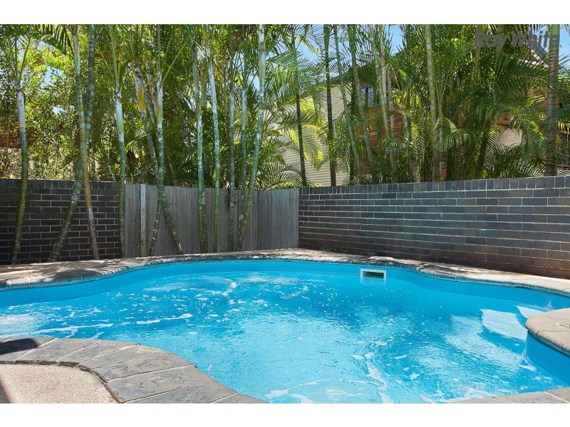 17/80 Moolyyir Street, Urangan QLD 4655