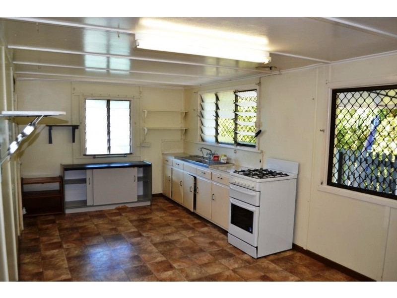 231 Cypress Street, Urangan QLD 4655