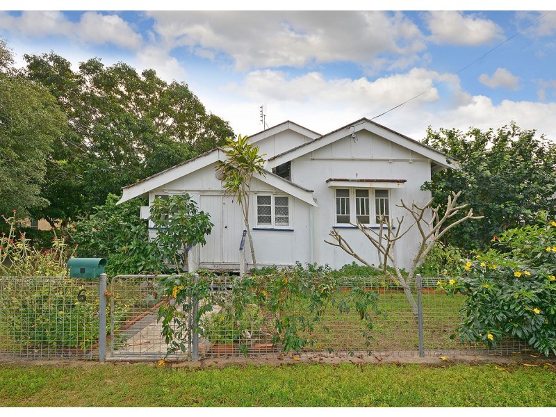 6 Edwin Street, Urangan QLD 4655