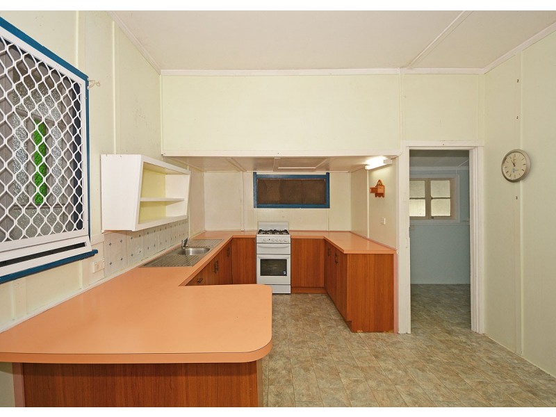 6 Edwin Street, Urangan QLD 4655