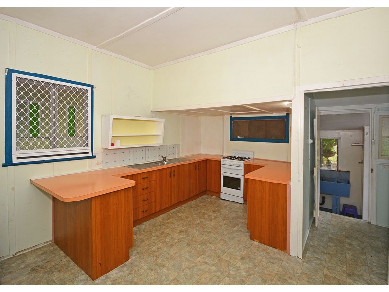 6 Edwin Street, Urangan QLD 4655