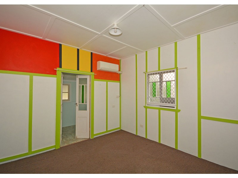 6 Edwin Street, Urangan QLD 4655