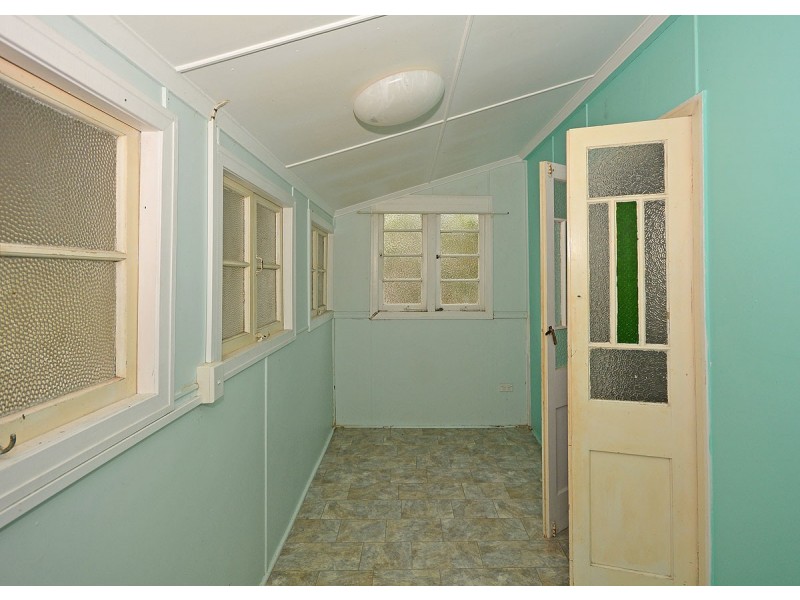 6 Edwin Street, Urangan QLD 4655