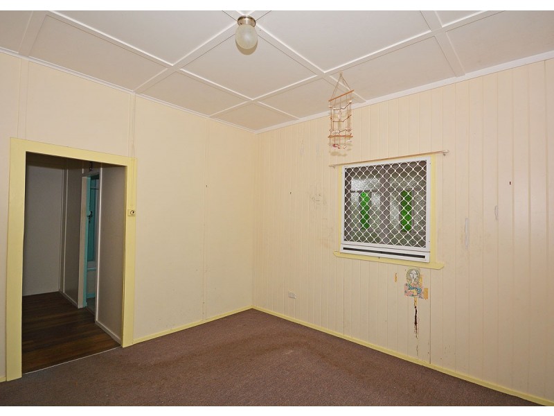 6 Edwin Street, Urangan QLD 4655