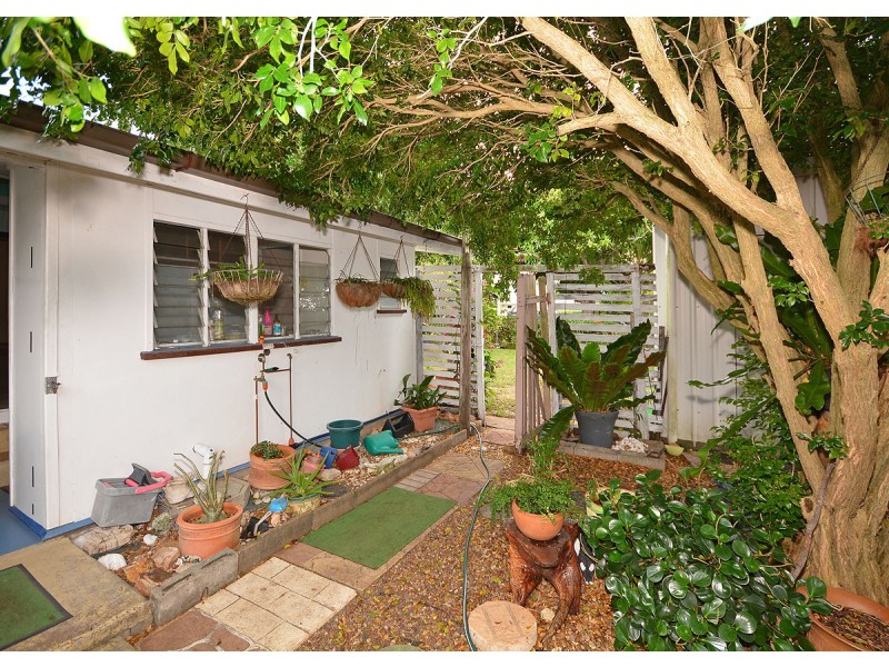 6 Edwin Street, Urangan QLD 4655