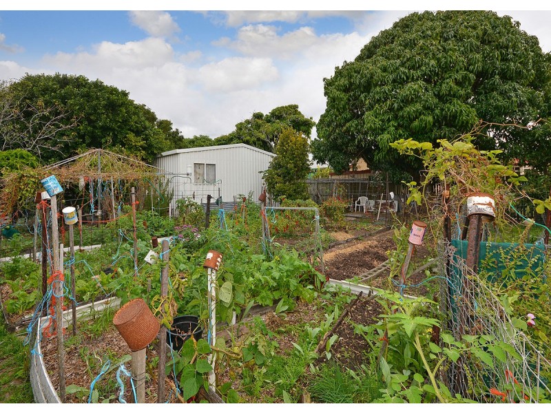 6 Edwin Street, Urangan QLD 4655