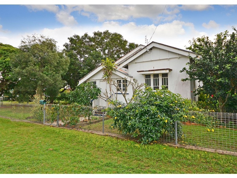 6 Edwin Street, Urangan QLD 4655