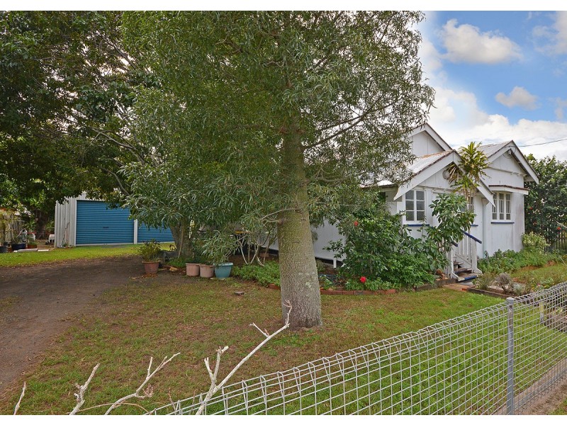 6 Edwin Street, Urangan QLD 4655