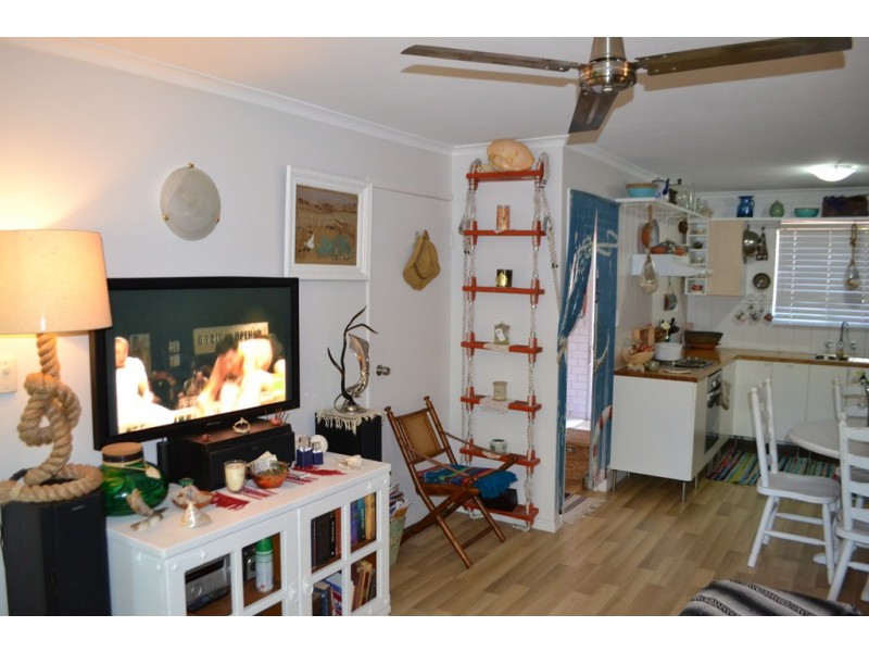 2/1 King Street, Urangan QLD 4655