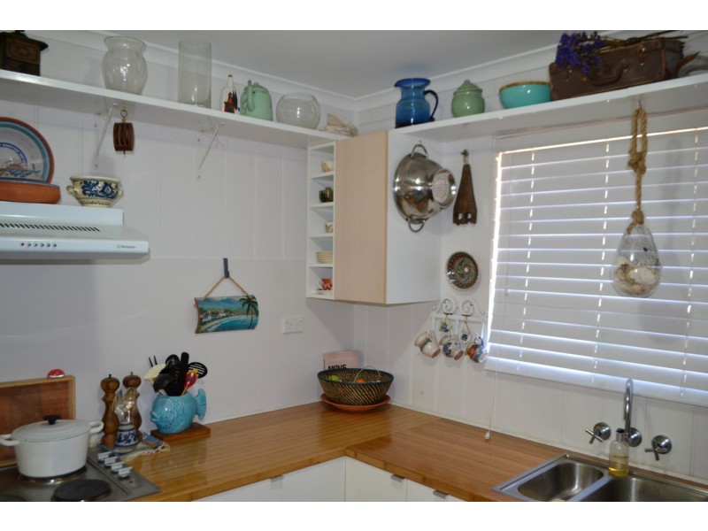 2/1 King Street, Urangan QLD 4655