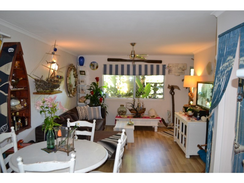 2/1 King Street, Urangan QLD 4655