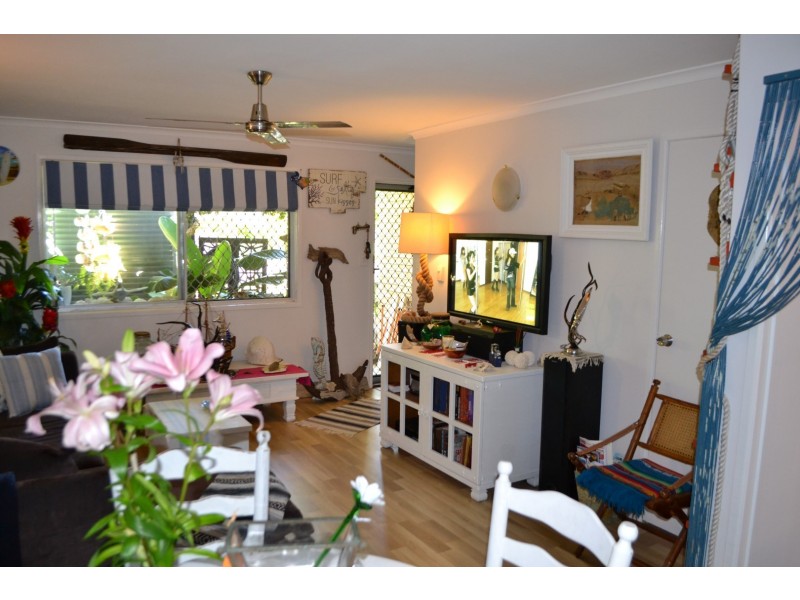 2/1 King Street, Urangan QLD 4655