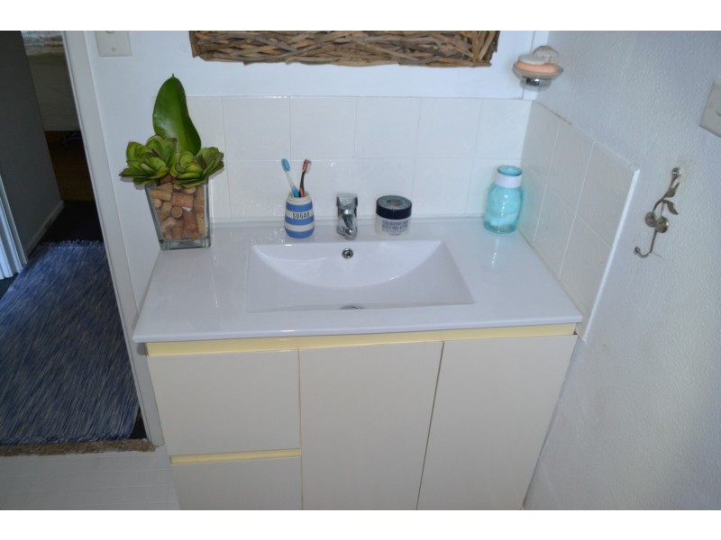 2/1 King Street, Urangan QLD 4655