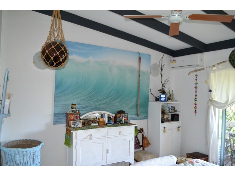 2/1 King Street, Urangan QLD 4655