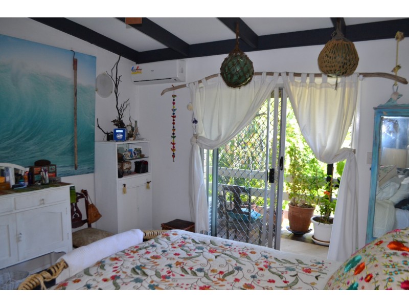 2/1 King Street, Urangan QLD 4655