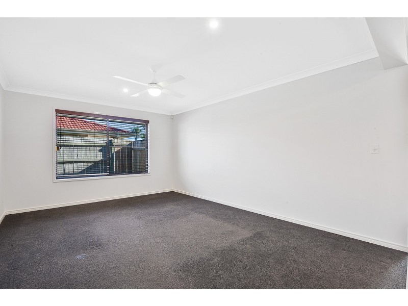 8 Wyuna Court, Urangan QLD 4655