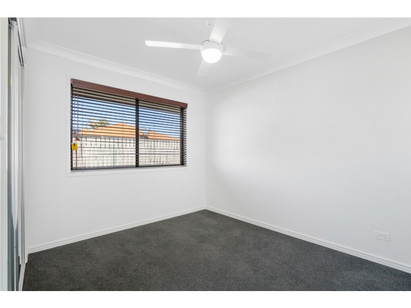 8 Wyuna Court, Urangan QLD 4655