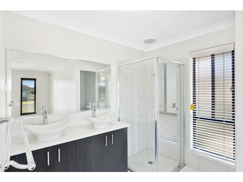 8 Wyuna Court, Urangan QLD 4655