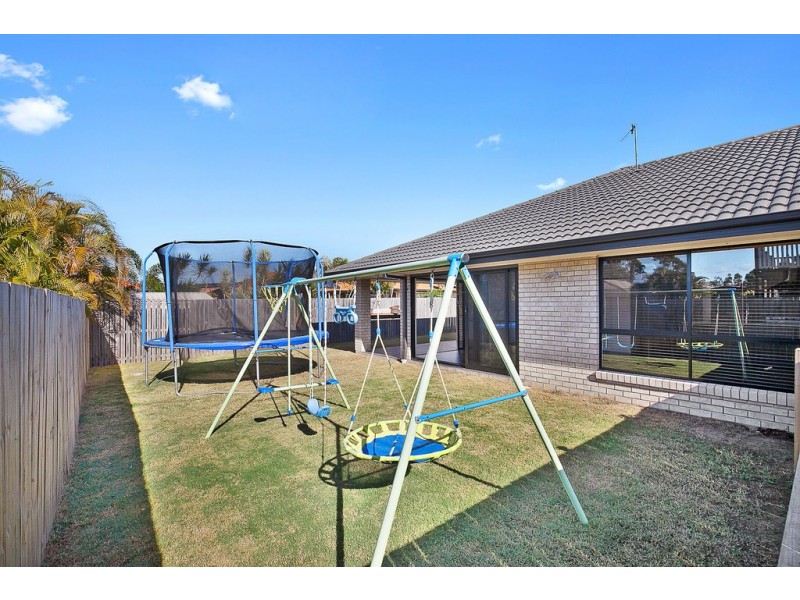 8 Wyuna Court, Urangan QLD 4655