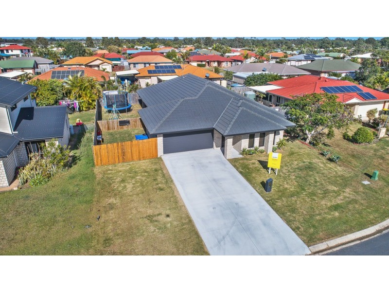 8 Wyuna Court, Urangan QLD 4655