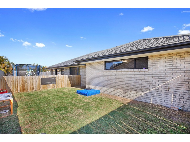 8 Wyuna Court, Urangan QLD 4655