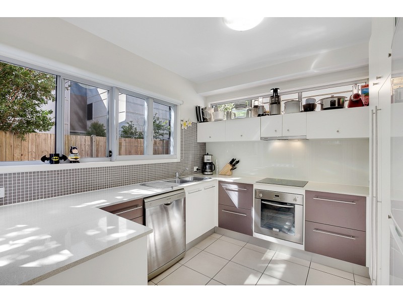 53/80 Moolyyir Street, Urangan QLD 4655
