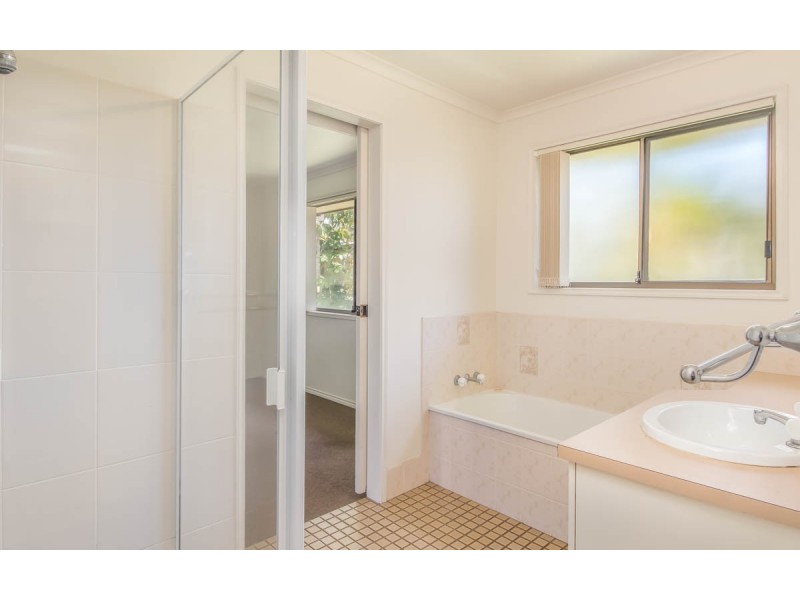 11 Granada Court, Point Vernon QLD 4655