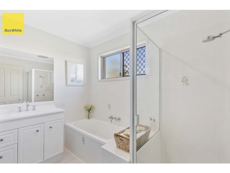 2/111 Ibis Boulevard, Eli Waters QLD 4655